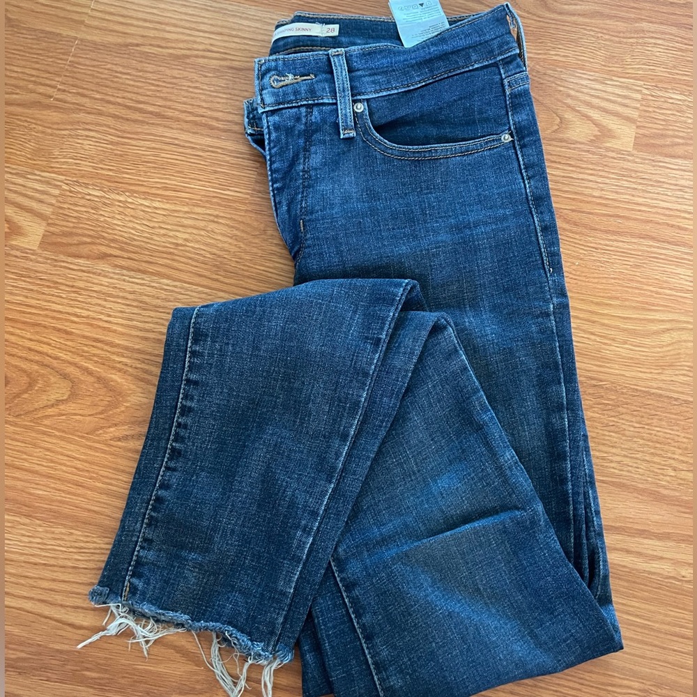 311 Shaping Skinny Levi’s size 28